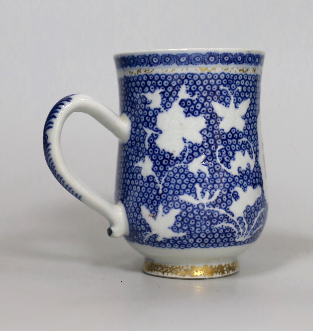 An 18th century Chinese export famille rose mug, 11.5cm